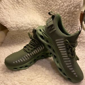 Ultra light walking shoes